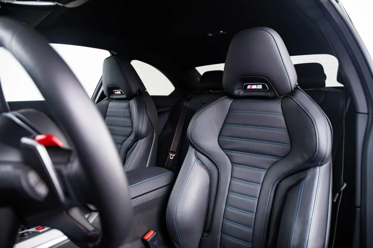 M2 Parking/Driving Assistant - Active Cruise Control - Harman Kardon - Ambiance verlichting - Stuurwielrand verwarmd - Elektrische verstelbare/verwarmde stoelen - Comfort Acces