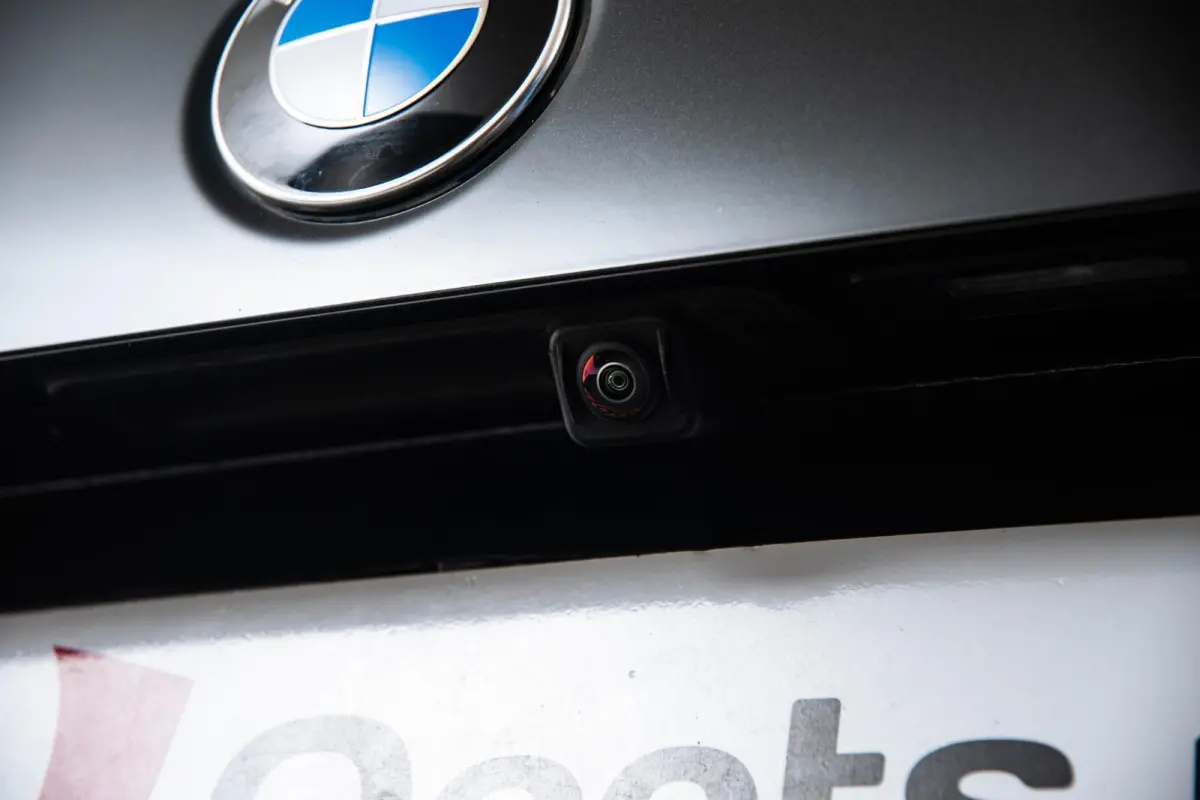 M2 Parking/Driving Assistant - Active Cruise Control - Harman Kardon - Ambiance verlichting - Stuurwielrand verwarmd - Elektrische verstelbare/verwarmde stoelen - Comfort Acces