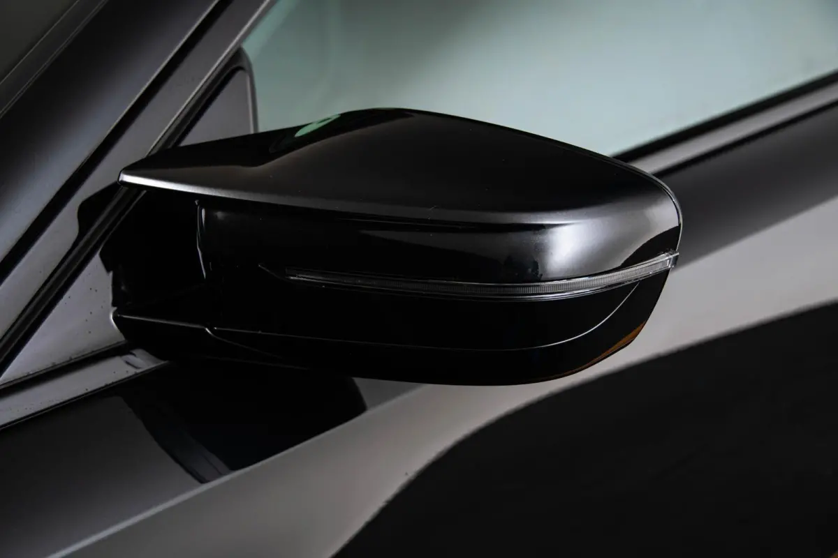M2 Parking/Driving Assistant - Active Cruise Control - Harman Kardon - Ambiance verlichting - Stuurwielrand verwarmd - Elektrische verstelbare/verwarmde stoelen - Comfort Acces