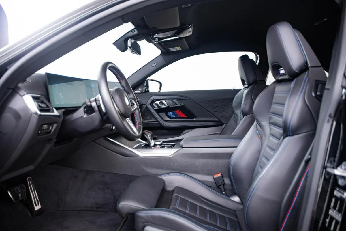 M2 Elektrische verstelbare/verwarmde stoelen - Comfort Acces - Parking/Driving Assistant - Active Cruise Control - Harman Kardon - Ambiance verlichting - Stuurwielrand verwarmd -
