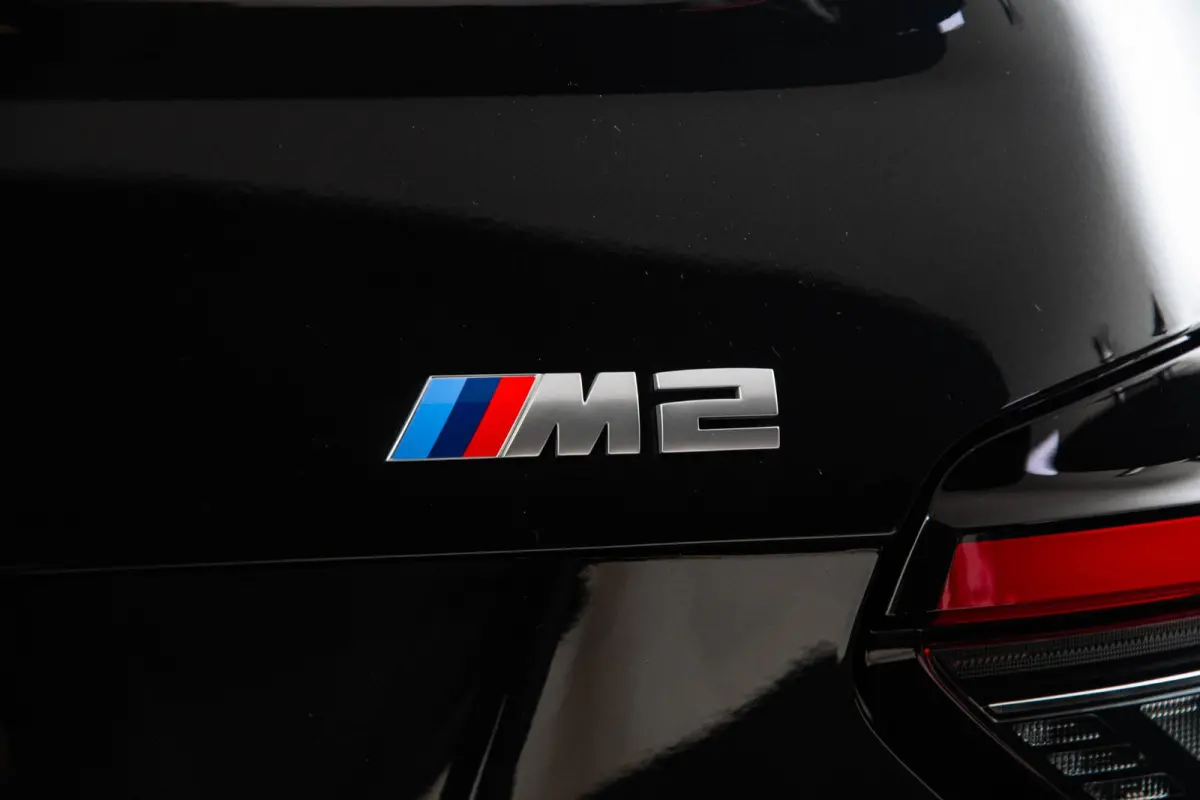 M2 Parking/Driving Assistant - Active Cruise Control - Harman Kardon - Ambiance verlichting - Stuurwielrand verwarmd - Elektrische verstelbare/verwarmde stoelen - Comfort Acces