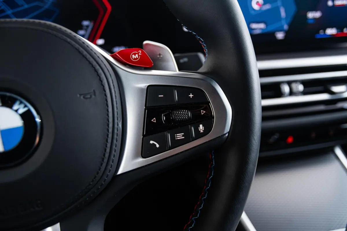 M2 Parking/Driving Assistant - Active Cruise Control - Harman Kardon - Ambiance verlichting - Stuurwielrand verwarmd - Elektrische verstelbare/verwarmde stoelen - Comfort Acces