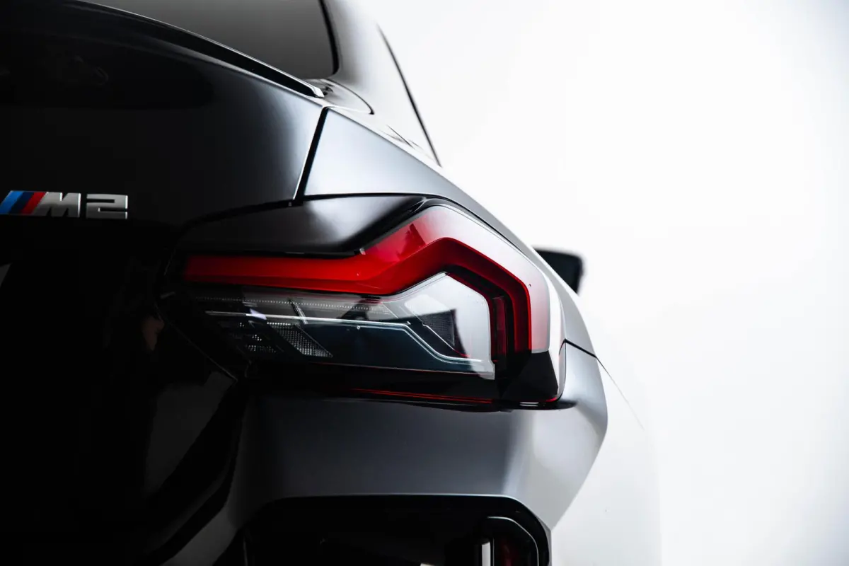 M2 Parking/Driving Assistant - Active Cruise Control - Harman Kardon - Ambiance verlichting - Stuurwielrand verwarmd - Elektrische verstelbare/verwarmde stoelen - Comfort Acces