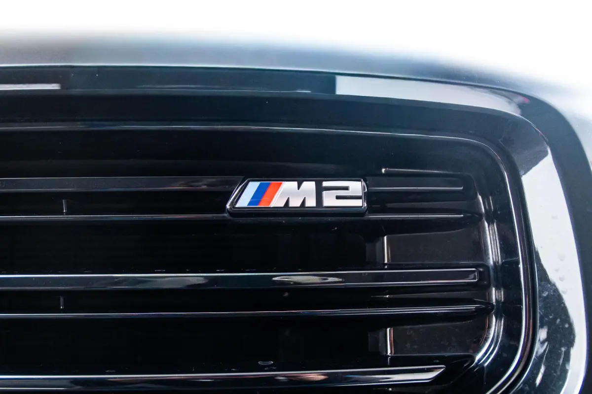 M2 Parking/Driving Assistant - Active Cruise Control - Harman Kardon - Ambiance verlichting - Stuurwielrand verwarmd - Elektrische verstelbare/verwarmde stoelen - Comfort Acces