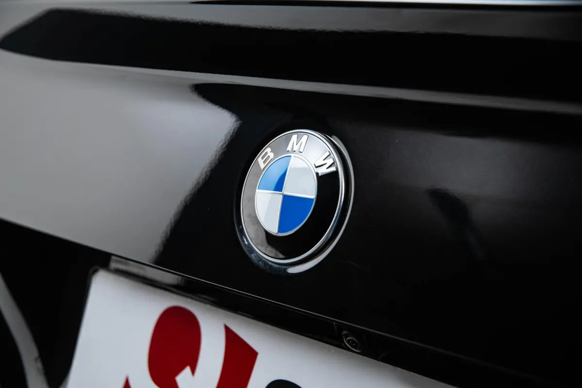 M2 Parking/Driving Assistant - Active Cruise Control - Harman Kardon - Ambiance verlichting - Stuurwielrand verwarmd - Elektrische verstelbare/verwarmde stoelen - Comfort Acces