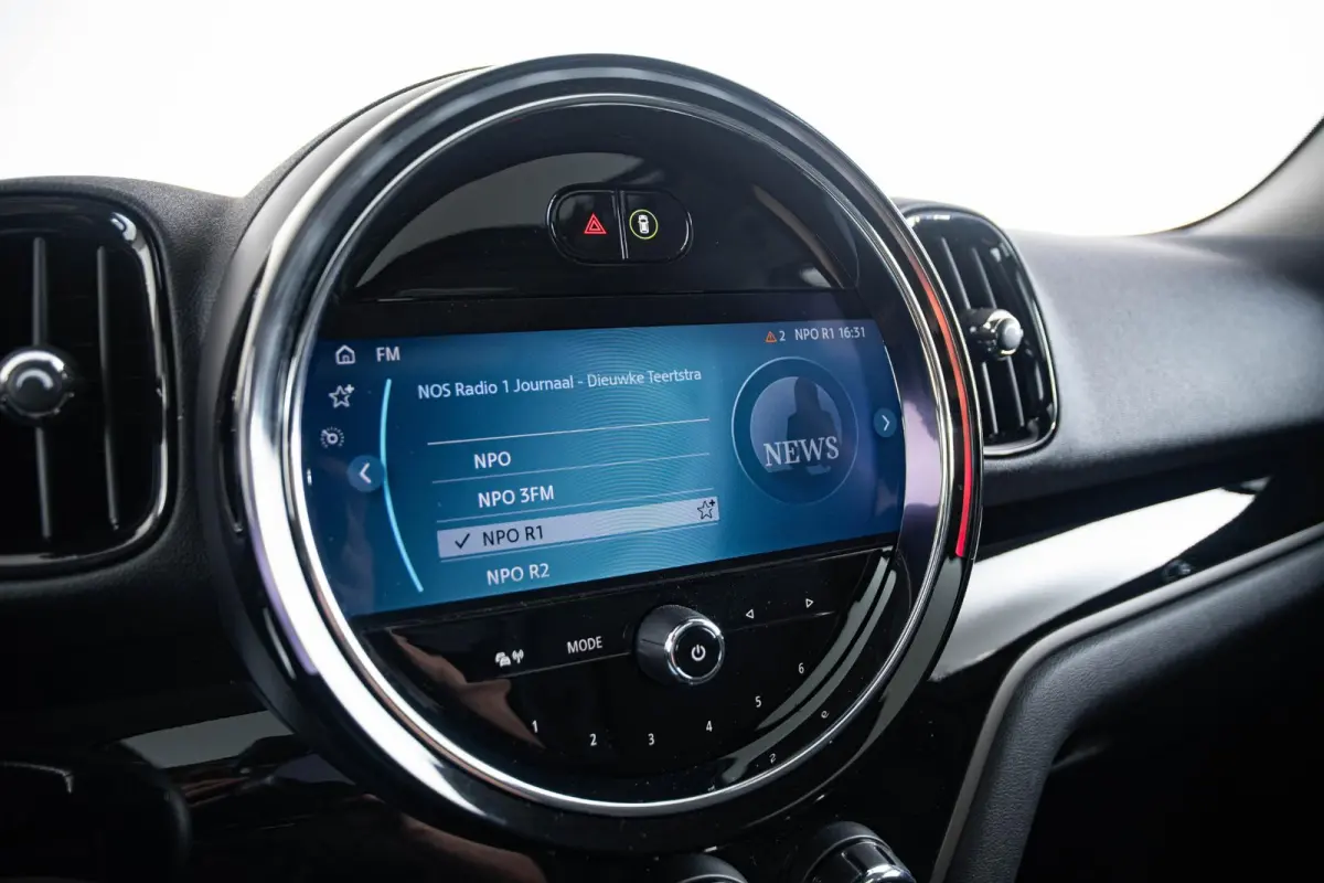 1.5 Cooper Panoramdak - Active Cruise Control - Driving/park Assistant - Harman Kardon - Achteruitrijcamera - Comfort acces - Elektrisch verwarmbare/verstelbare voorstoelen -