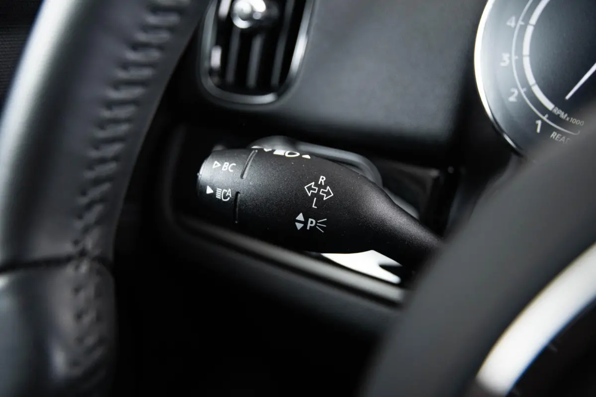1.5 Cooper Panoramdak - Active Cruise Control - Driving/park Assistant - Harman Kardon - Achteruitrijcamera - Comfort acces - Elektrisch verwarmbare/verstelbare voorstoelen -