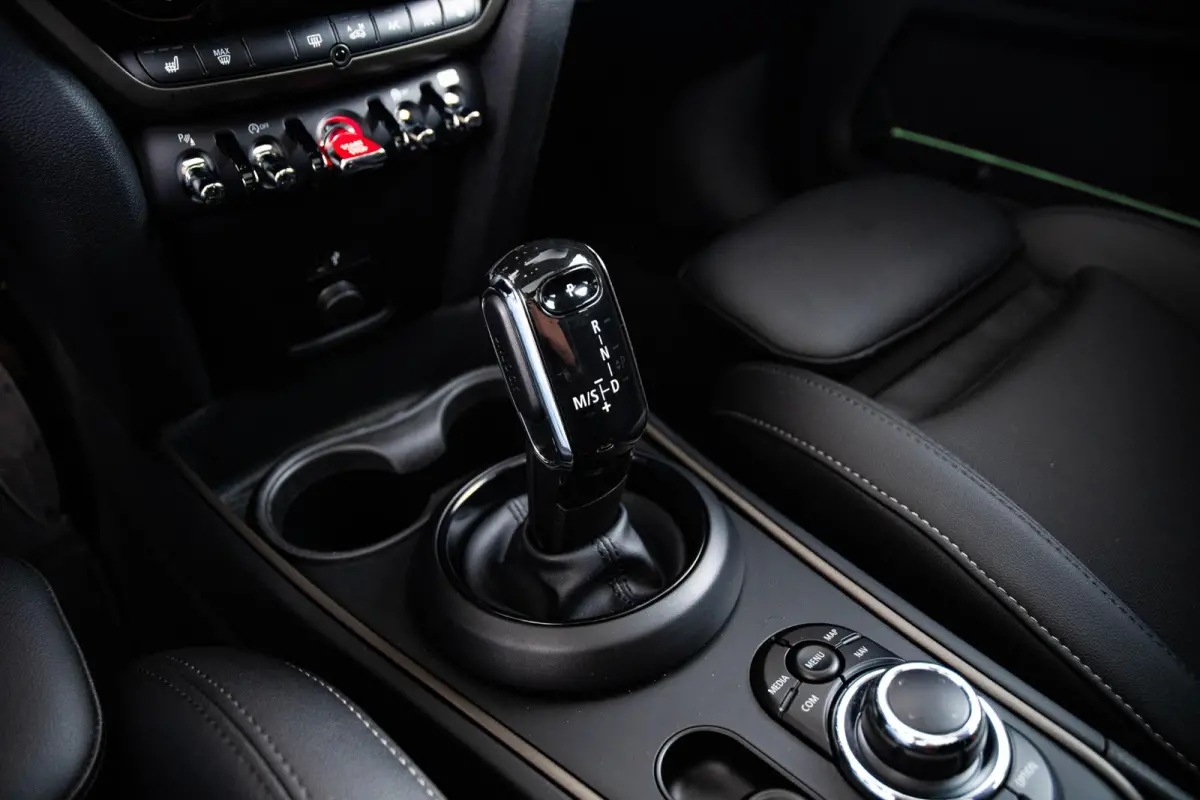 1.5 Cooper Panoramdak - Active Cruise Control - Driving/park Assistant - Harman Kardon - Achteruitrijcamera - Comfort acces - Elektrisch verwarmbare/verstelbare voorstoelen -