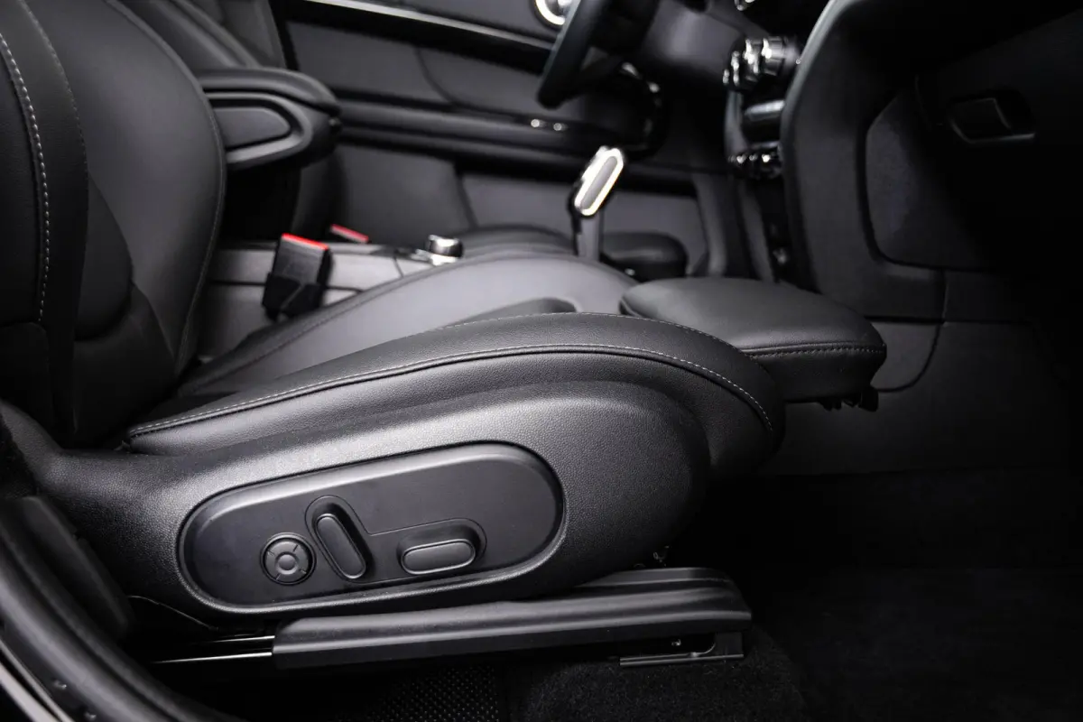1.5 Cooper Panoramdak - Active Cruise Control - Driving/park Assistant - Harman Kardon - Achteruitrijcamera - Comfort acces - Elektrisch verwarmbare/verstelbare voorstoelen -