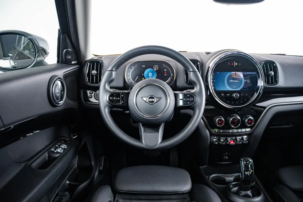 1.5 Cooper Panoramdak - Active Cruise Control - Driving/park Assistant - Harman Kardon - Achteruitrijcamera - Comfort acces - Elektrisch verwarmbare/verstelbare voorstoelen -