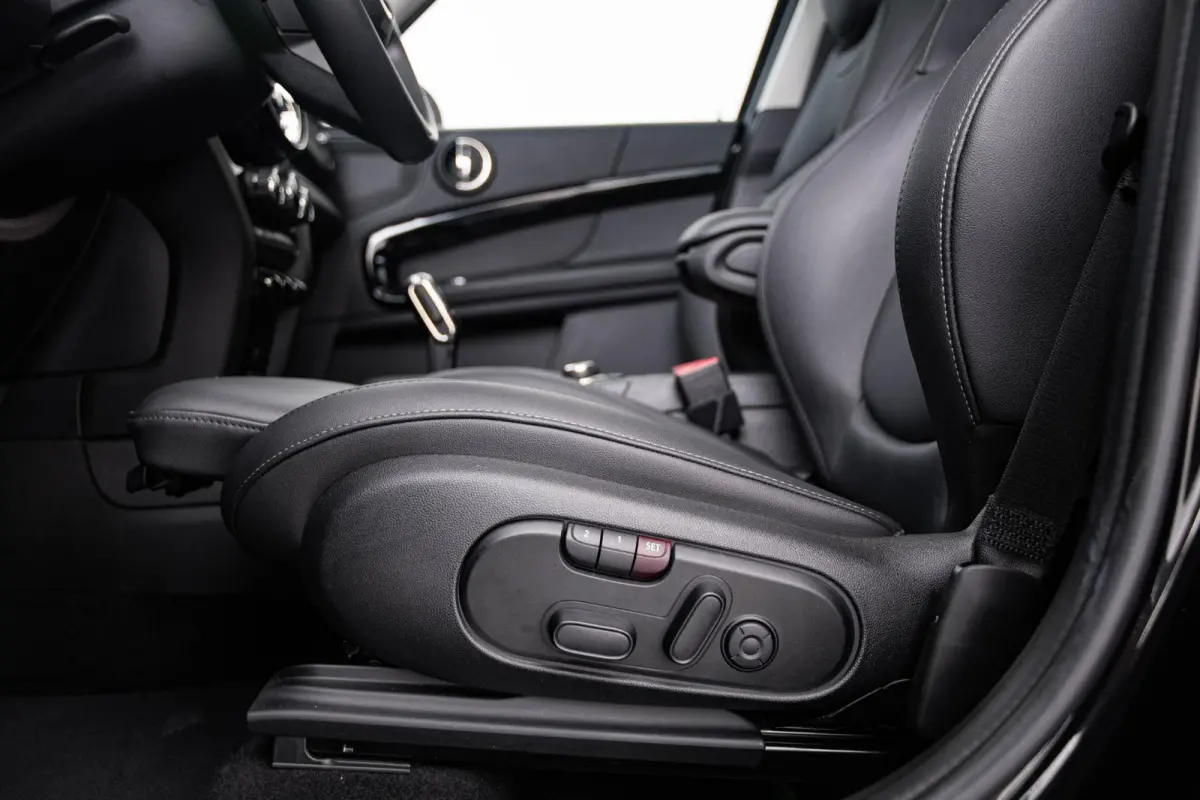 1.5 Cooper Panoramdak - Active Cruise Control - Driving/park Assistant - Harman Kardon - Achteruitrijcamera - Comfort acces - Elektrisch verwarmbare/verstelbare voorstoelen -