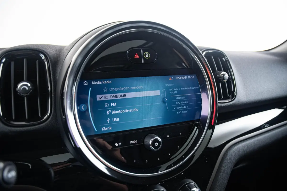 1.5 Cooper Panoramdak - Active Cruise Control - Driving/park Assistant - Harman Kardon - Achteruitrijcamera - Comfort acces - Elektrisch verwarmbare/verstelbare voorstoelen -
