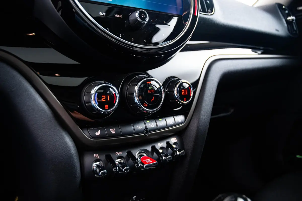 1.5 Cooper Panoramdak - Active Cruise Control - Driving/park Assistant - Harman Kardon - Achteruitrijcamera - Comfort acces - Elektrisch verwarmbare/verstelbare voorstoelen -