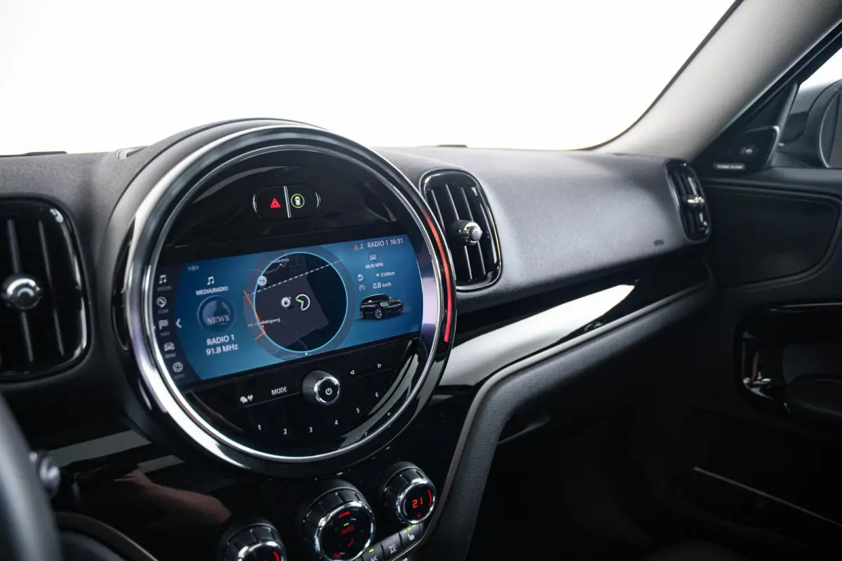 1.5 Cooper Panoramdak - Active Cruise Control - Driving/park Assistant - Harman Kardon - Achteruitrijcamera - Comfort acces - Elektrisch verwarmbare/verstelbare voorstoelen -