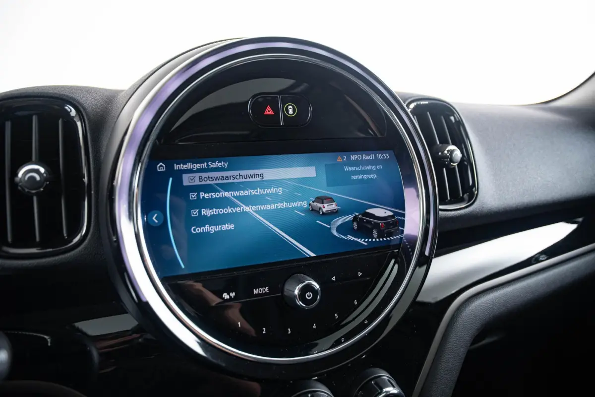 1.5 Cooper Panoramdak - Active Cruise Control - Driving/park Assistant - Harman Kardon - Achteruitrijcamera - Comfort acces - Elektrisch verwarmbare/verstelbare voorstoelen -