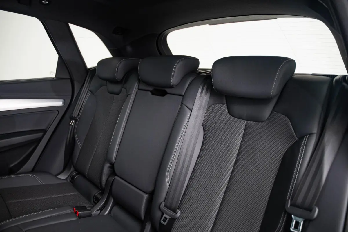 50 TFSI e S edition Panoramadak - Multifunctioneel stuur plus - interieurvoorverwarming - Audi soundsystem - Achterbank plus - Sportstoelen - stoelverwarming voor - Assistentiepakket City -