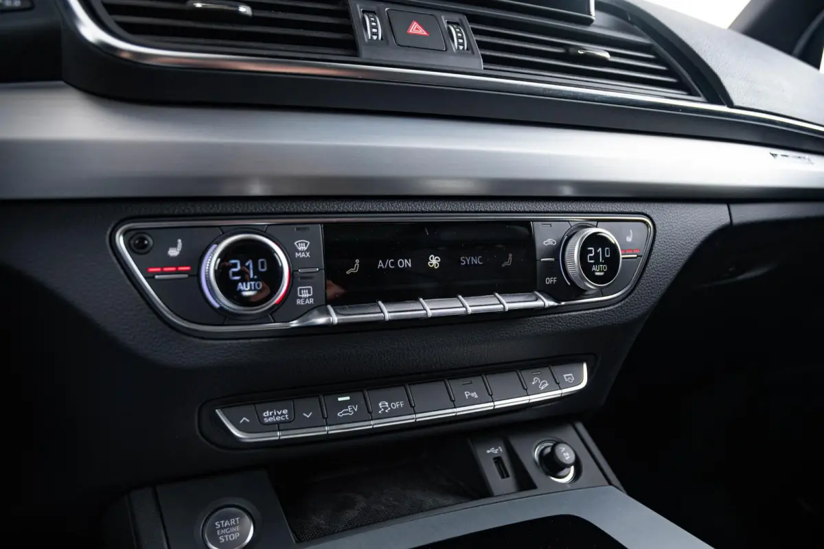 50 TFSI e S edition Panoramadak - Multifunctioneel stuur plus - interieurvoorverwarming - Audi soundsystem - Achterbank plus - Sportstoelen - stoelverwarming voor - Assistentiepakket City -