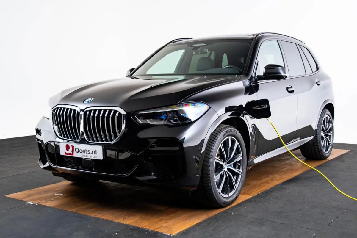xDrive45e High Executive M Sport - Trekhaak - Panoramadak - Driving Assistant Professional - Warmte Comfort Pack Voor - Comfortstoelen  - Soft Close - BMW Laserlight - Comfort Access - Head 