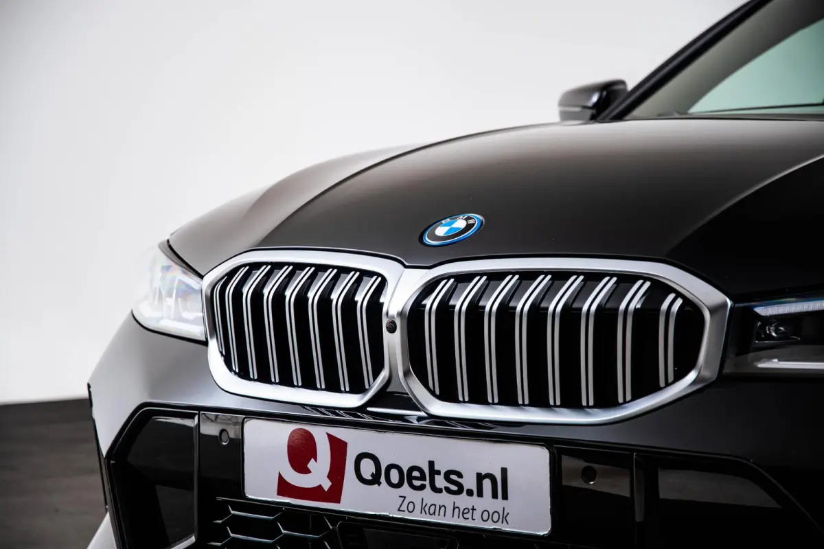 330e M Sport - Comfort Access - Active Cruise Control - Zonneschermen achterramen - Elektrisch verstelbare/verwarmde voorstoelen - Parking Assistant Plus - Getinte ruiten -