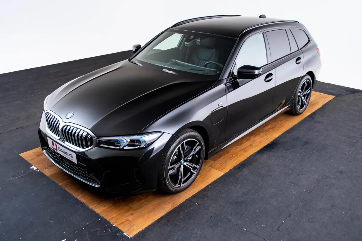330e M Sport - Comfort Access - Active Cruise Control - Zonneschermen achterramen - Elektrisch verstelbare/verwarmde voorstoelen - Parking Assistant Plus - Getinte ruiten -
