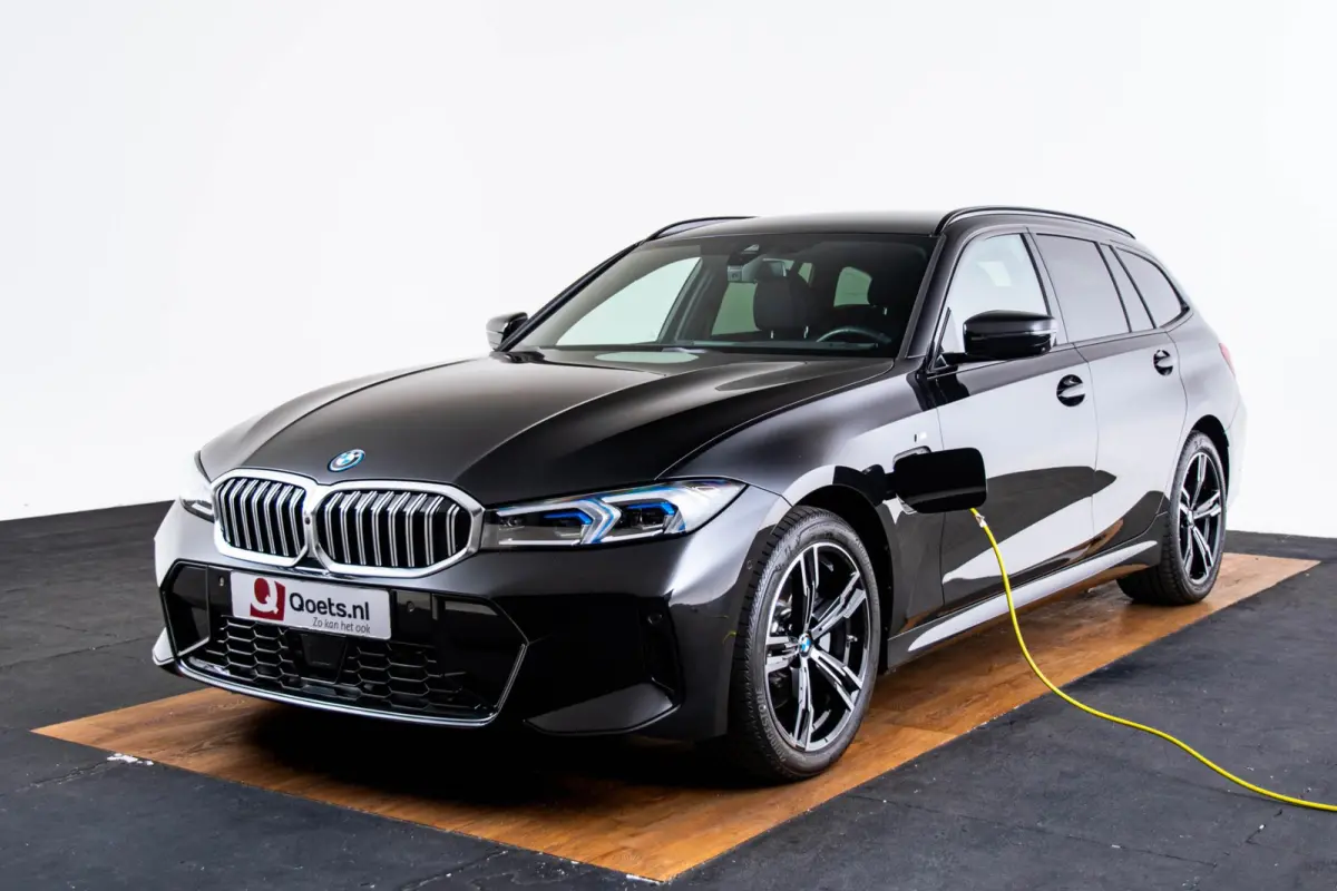 330e M Sport - Comfort Access - Active Cruise Control - Zonneschermen achterramen - Elektrisch verstelbare/verwarmde voorstoelen - Parking Assistant Plus - Getinte ruiten -