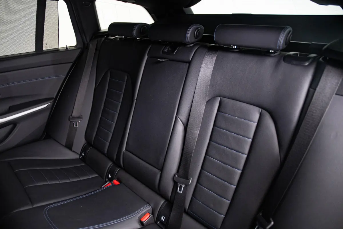 330e M Sport - Comfort Access - Active Cruise Control - Zonneschermen achterramen - Elektrisch verstelbare/verwarmde voorstoelen - Parking Assistant Plus - Getinte ruiten -