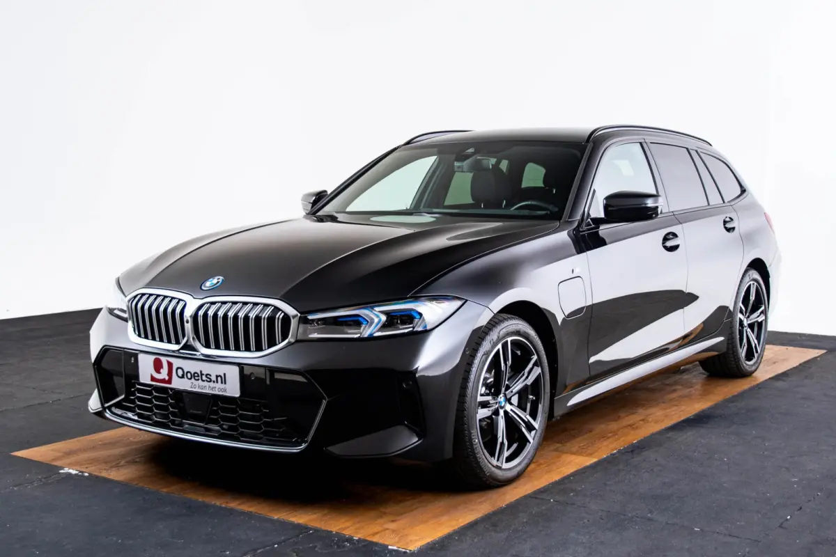 330e M Sport - Comfort Access - Active Cruise Control - Zonneschermen achterramen - Elektrisch verstelbare/verwarmde voorstoelen - Parking Assistant Plus - Getinte ruiten -