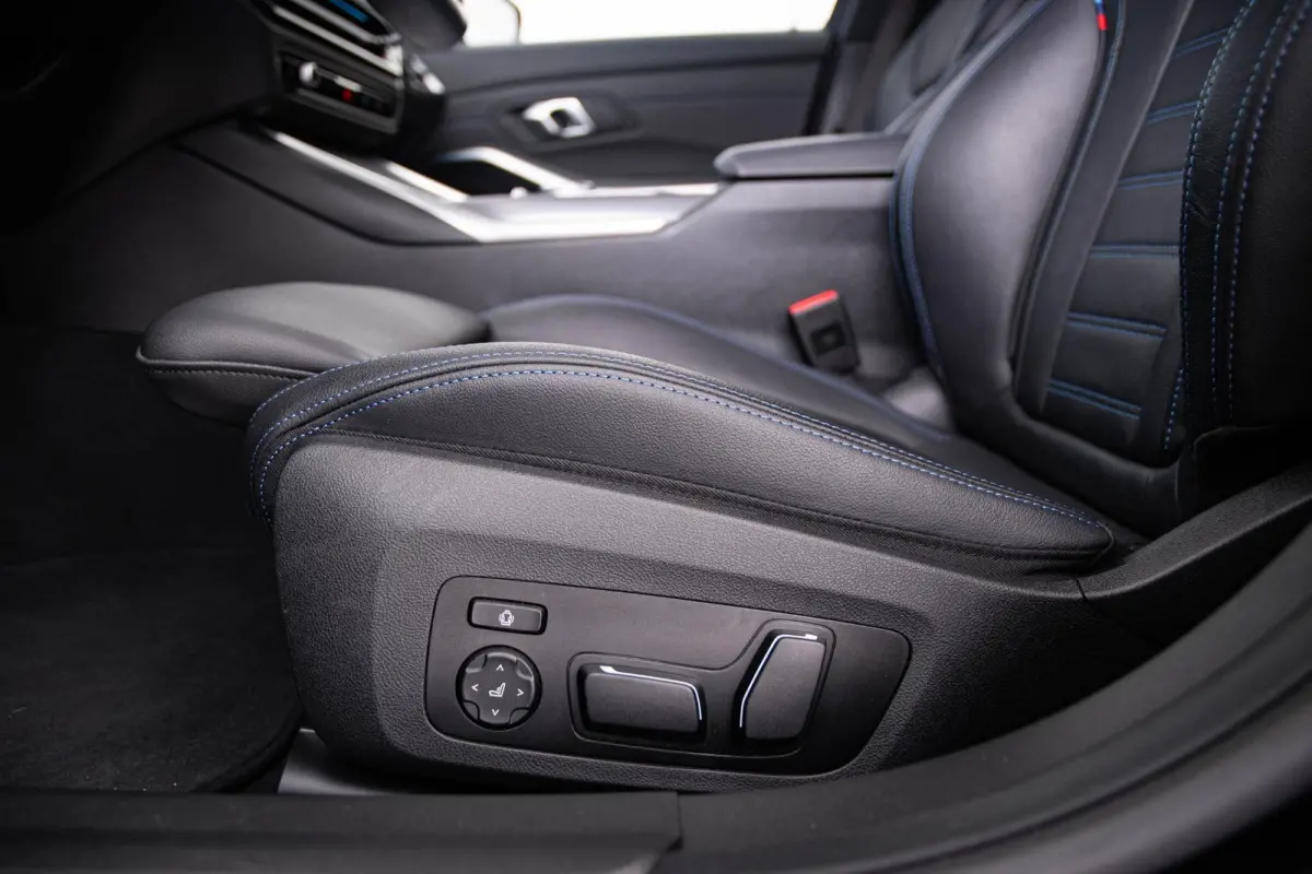 330e M Sport - Comfort Access - Active Cruise Control - Zonneschermen achterramen - Elektrisch verstelbare/verwarmde voorstoelen - Parking Assistant Plus - Getinte ruiten -
