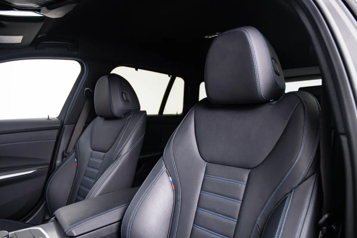 330e M Sport - Comfort Access - Active Cruise Control - Zonneschermen achterramen - Elektrisch verstelbare/verwarmde voorstoelen - Parking Assistant Plus - Getinte ruiten -