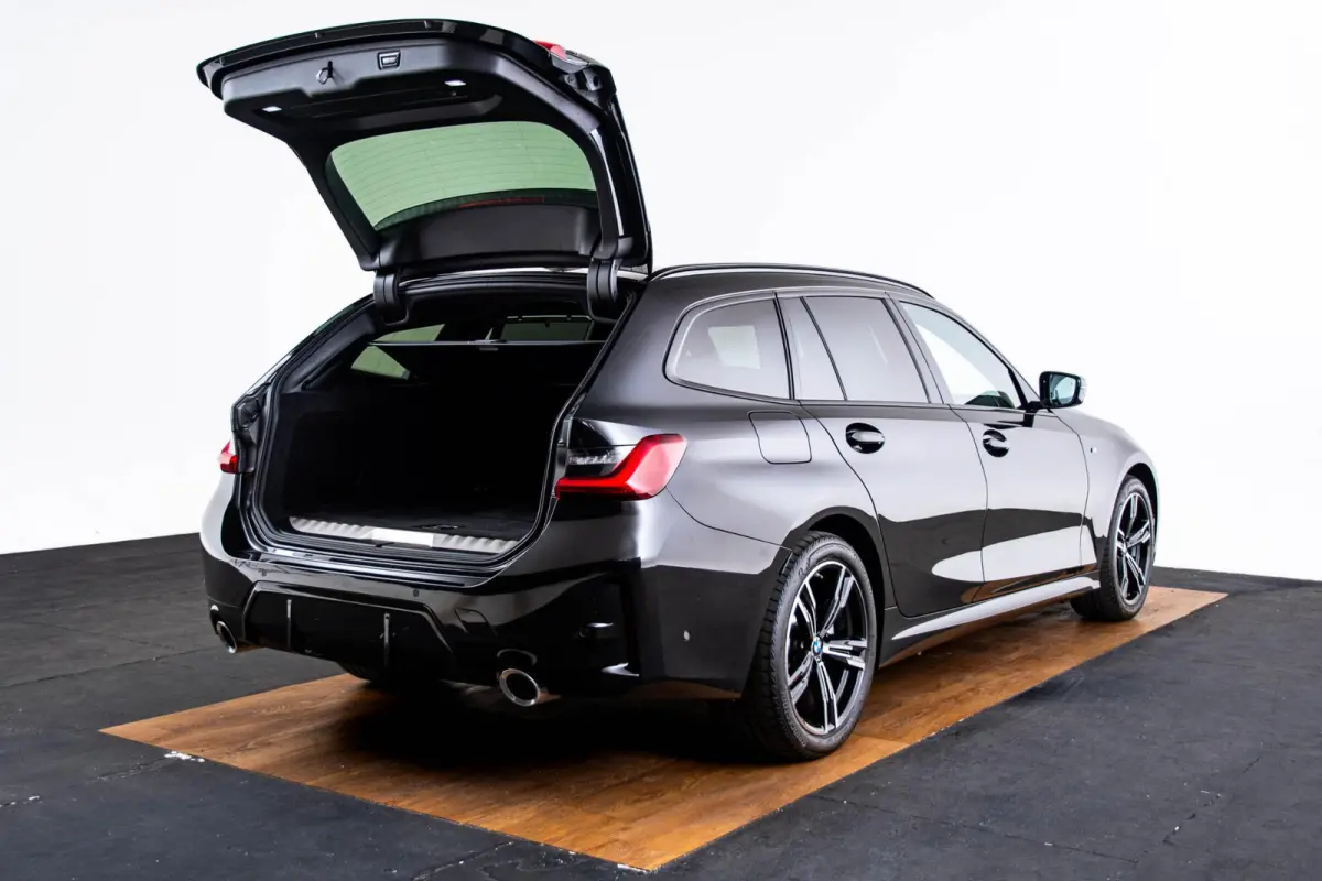 330e M Sport - Comfort Access - Active Cruise Control - Zonneschermen achterramen - Elektrisch verstelbare/verwarmde voorstoelen - Parking Assistant Plus - Getinte ruiten -
