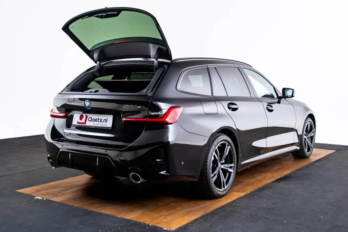 330e M Sport - Comfort Access - Active Cruise Control - Zonneschermen achterramen - Elektrisch verstelbare/verwarmde voorstoelen - Parking Assistant Plus - Getinte ruiten -