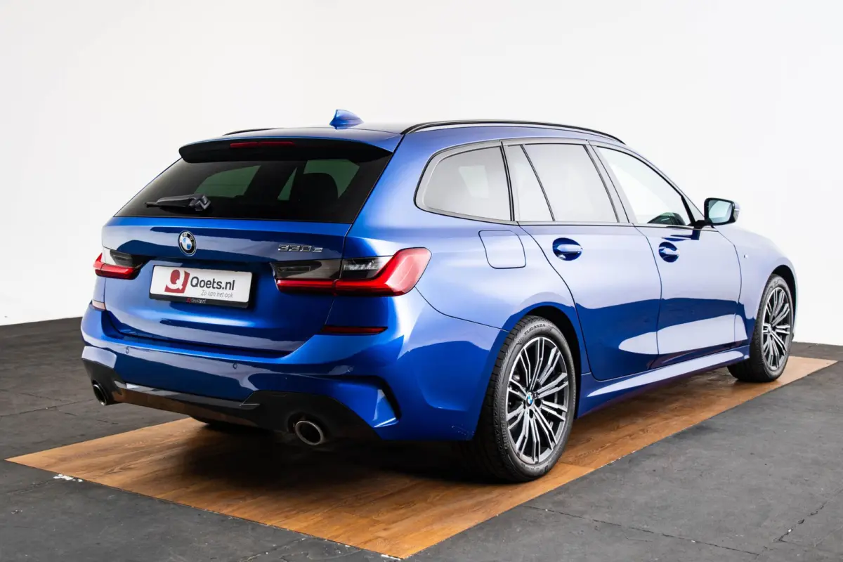 330e High Executive M Sport- Panoramadak - Sportstoelen - Elektrisch verwarmde voorstoelen - Getinte ruiten - Ambiance verlichting - Cruise control - HiFi - Active Guard Plus -