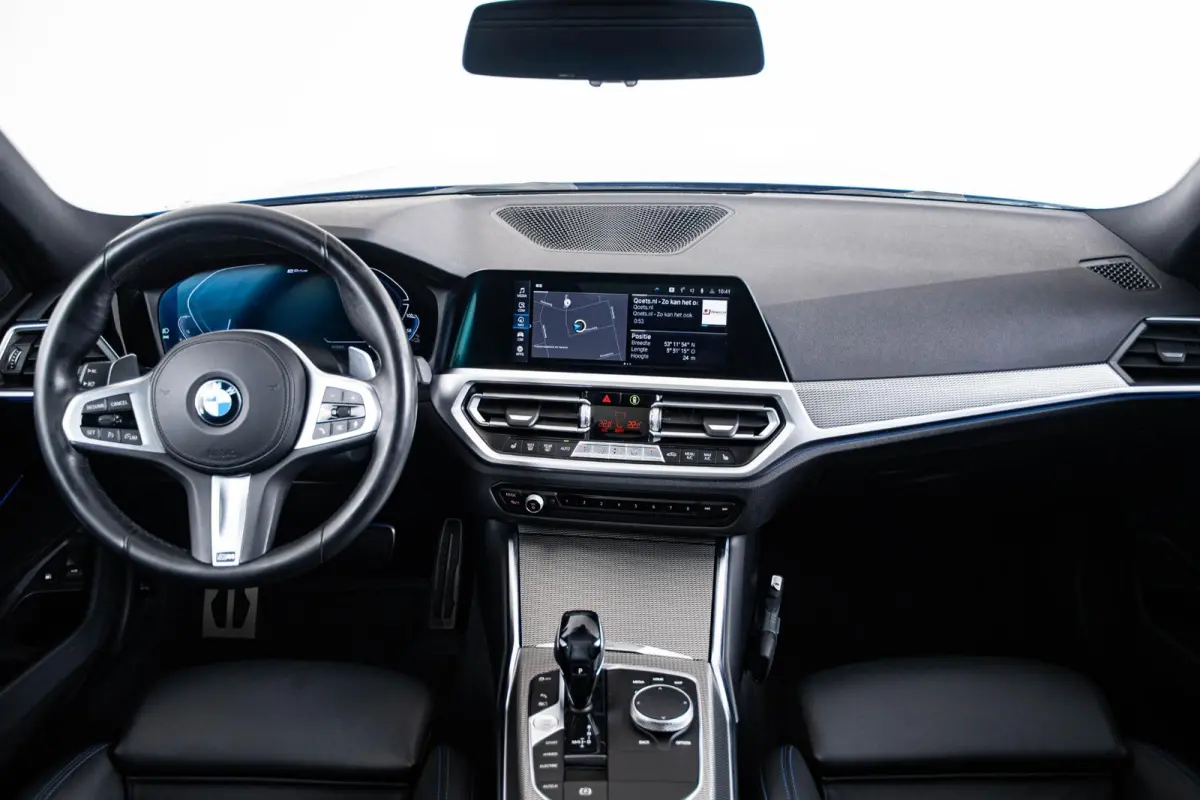 330e High Executive M Sport- Panoramadak - Sportstoelen - Elektrisch verwarmde voorstoelen - Getinte ruiten - Ambiance verlichting - Cruise control - HiFi - Active Guard Plus -