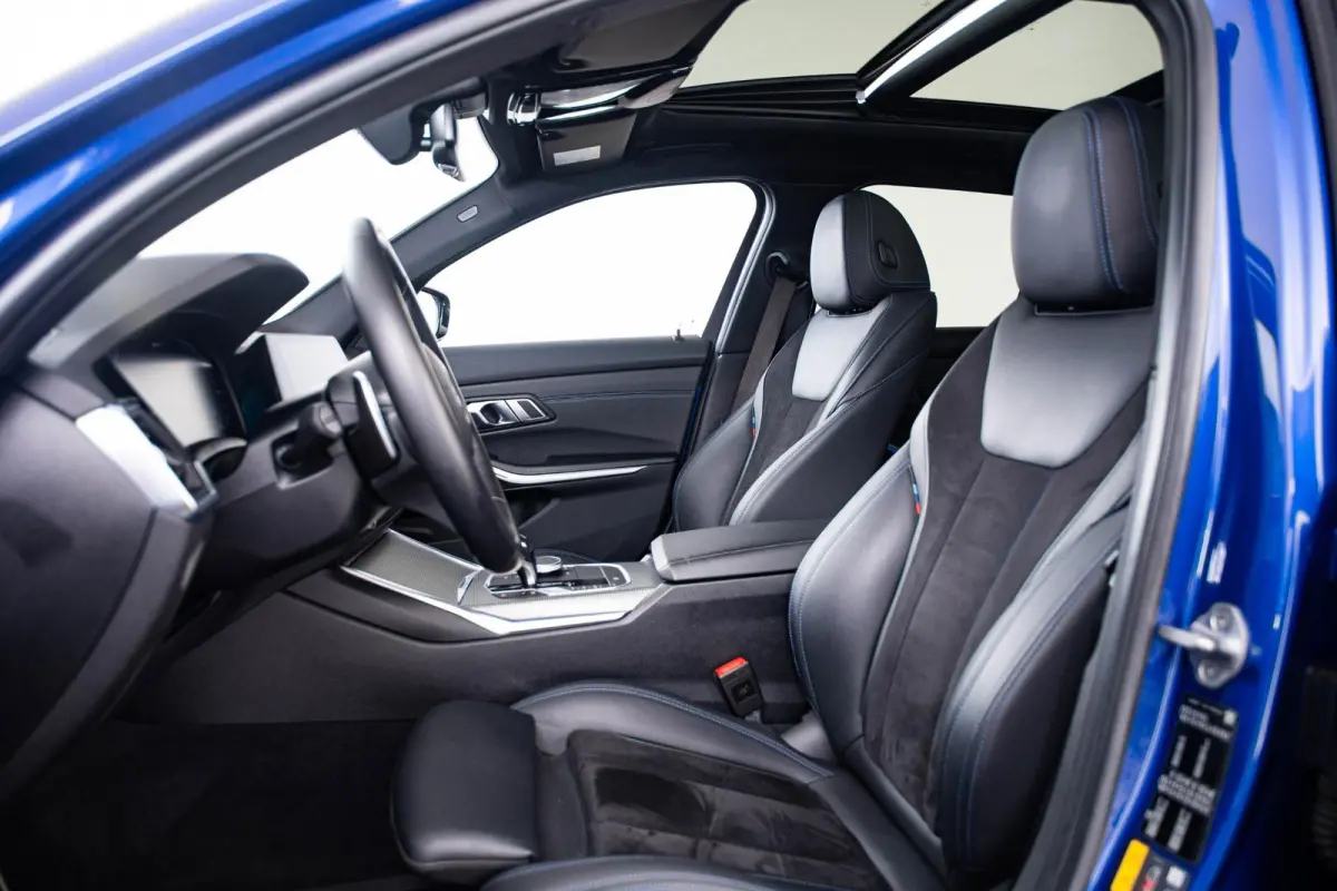 330e High Executive M Sport- Panoramadak - Sportstoelen - Elektrisch verwarmde voorstoelen - Getinte ruiten - Ambiance verlichting - Cruise control - HiFi - Active Guard Plus -