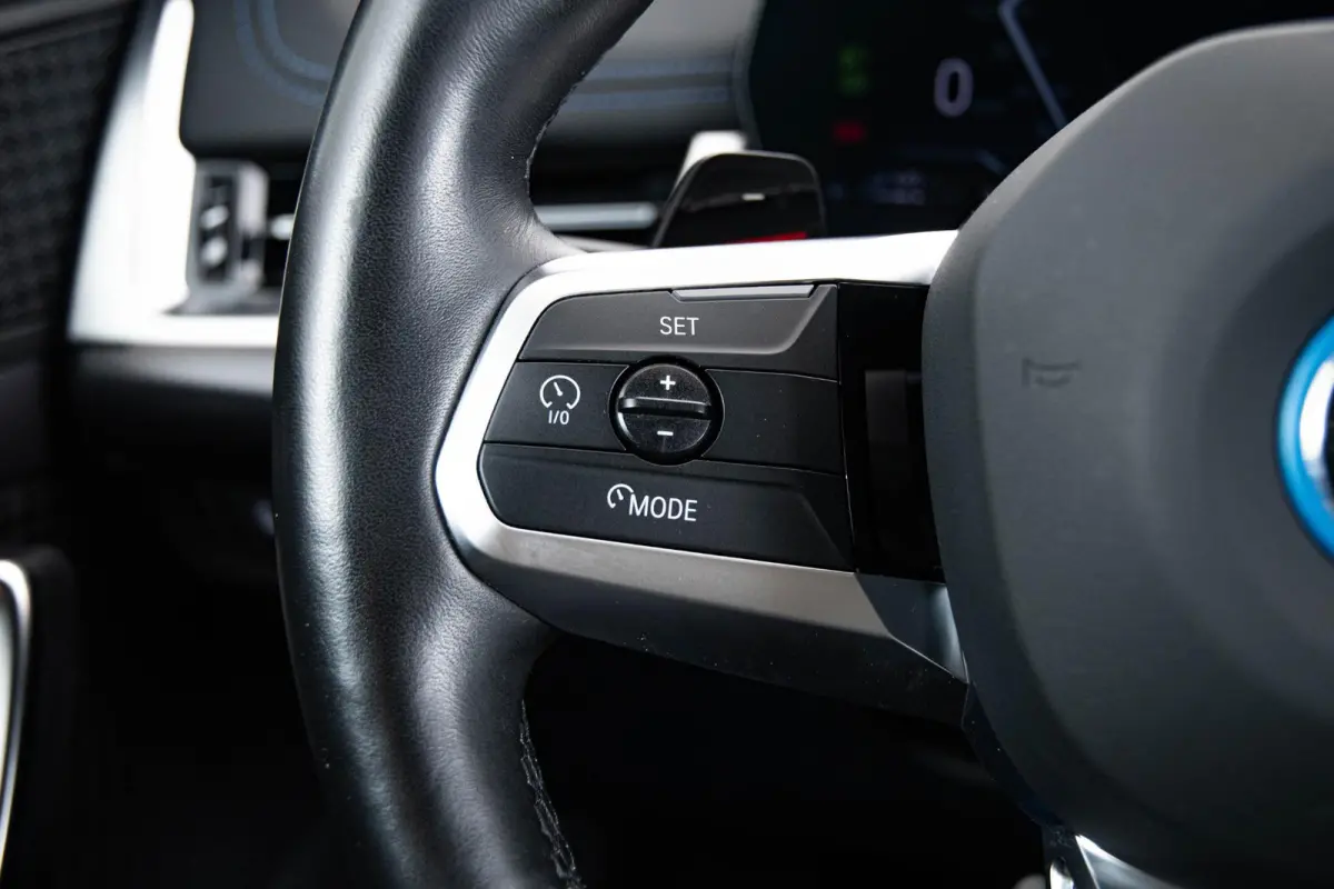 xDrive25e M Sport - Trekhaak - Driving Assistant Plus - Premium Pack - Elektrisch verwarmde voorstoelen - Sportstoelen - Grootlichtassistent -
