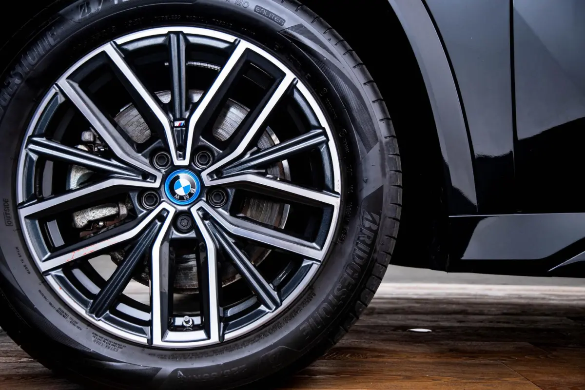 xDrive25e M Sport - Trekhaak - Driving Assistant Plus - Premium Pack - Elektrisch verwarmde voorstoelen - Sportstoelen - Grootlichtassistent -