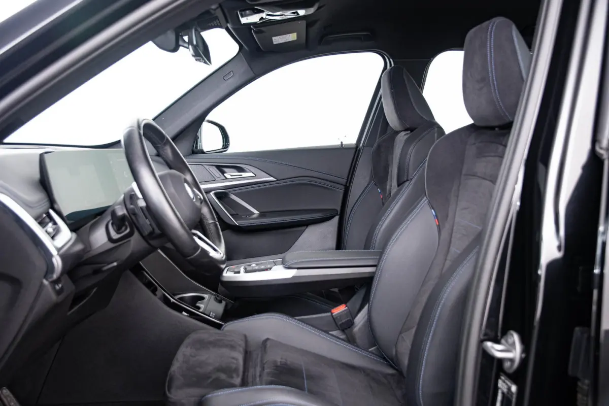 xDrive25e M Sport - Trekhaak - Driving Assistant Plus - Premium Pack - Elektrisch verwarmde voorstoelen - Sportstoelen - Grootlichtassistent -