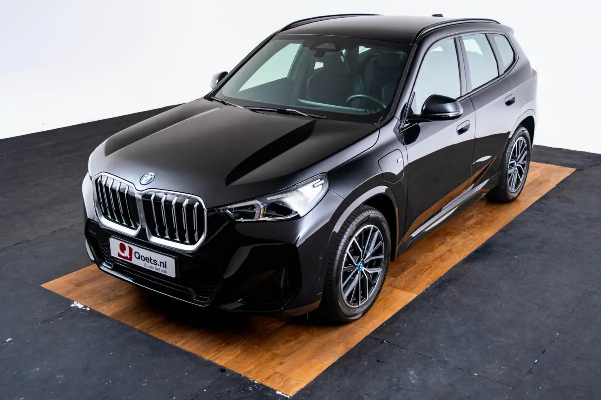 xDrive25e M Sport - Trekhaak - Driving Assistant Plus - Premium Pack - Elektrisch verwarmde voorstoelen - Sportstoelen - Grootlichtassistent -