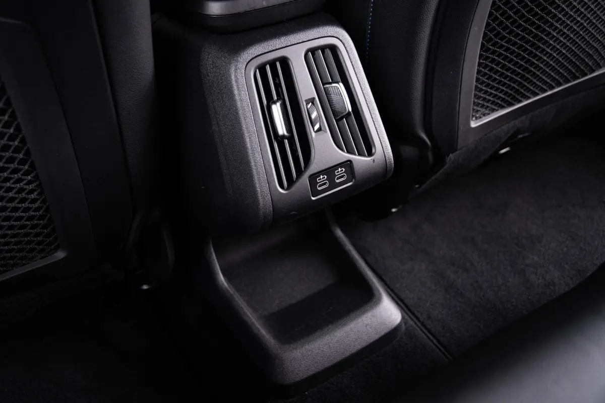xDrive25e M Sport - Trekhaak - Driving Assistant Plus - Premium Pack - Elektrisch verwarmde voorstoelen - Sportstoelen - Grootlichtassistent -