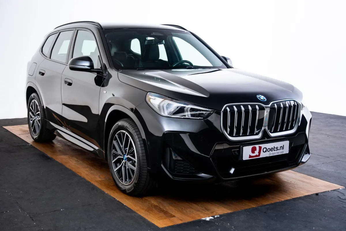 xDrive25e M Sport - Trekhaak - Driving Assistant Plus - Premium Pack - Elektrisch verwarmde voorstoelen - Sportstoelen - Grootlichtassistent -