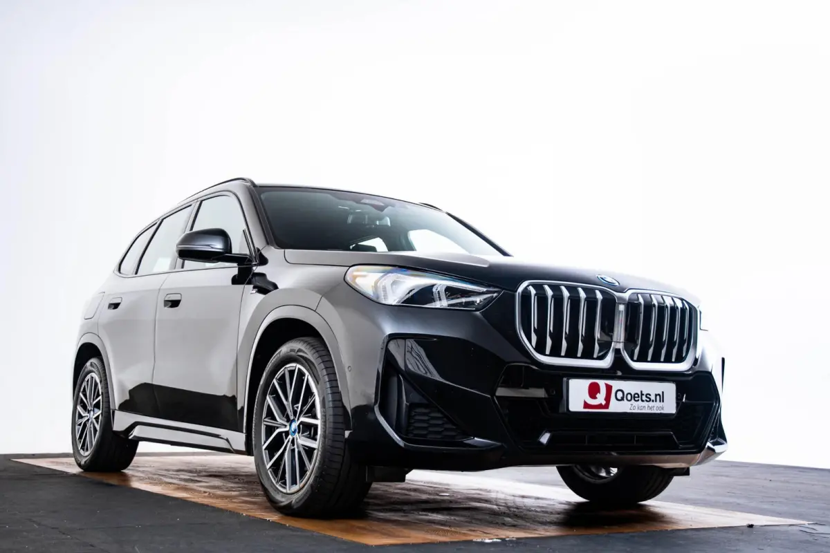 xDrive25e M Sport - Trekhaak - Driving Assistant Plus - Premium Pack - Elektrisch verwarmde voorstoelen - Sportstoelen - Grootlichtassistent -