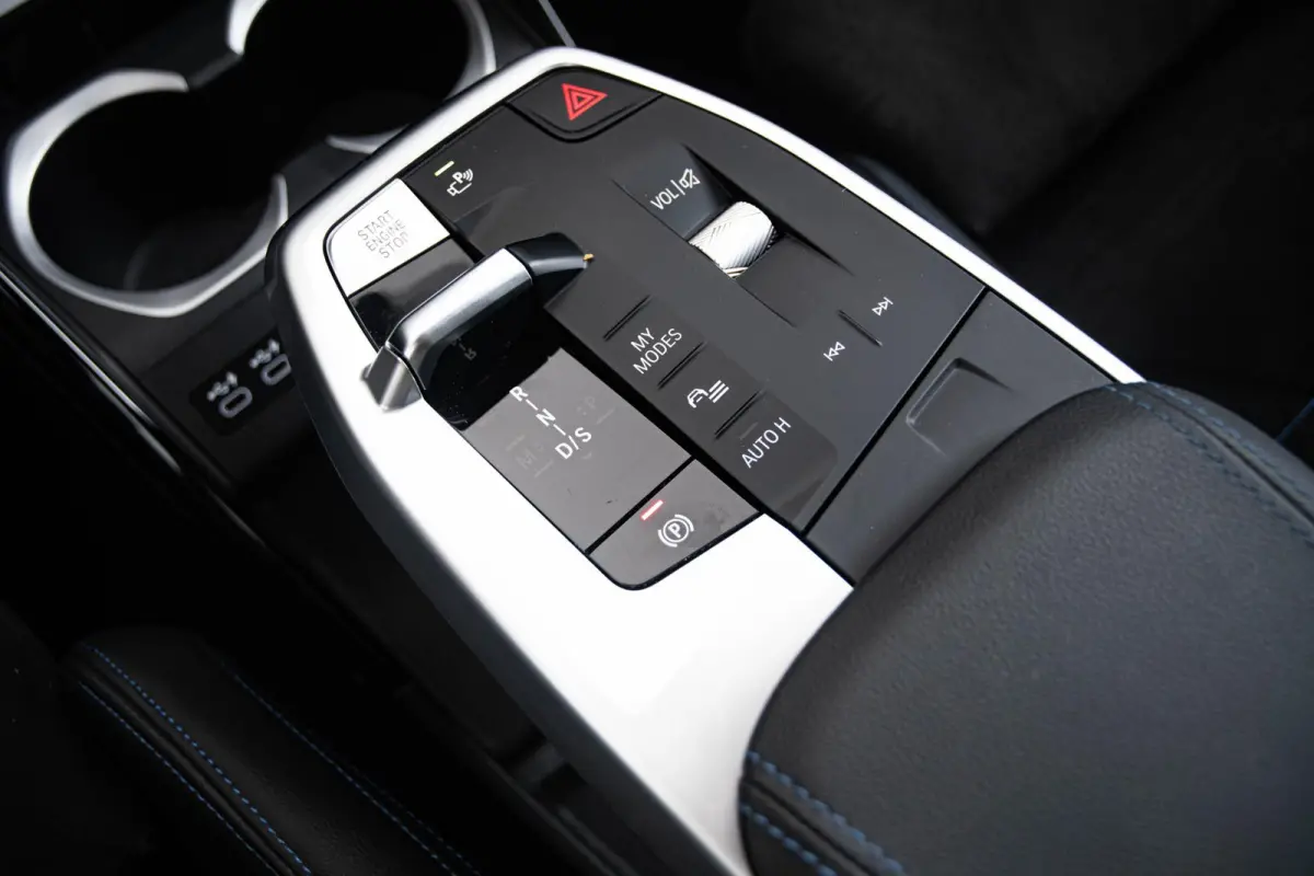 xDrive25e M Sport - Trekhaak - Driving Assistant Plus - Premium Pack - Elektrisch verwarmde voorstoelen - Sportstoelen - Grootlichtassistent -