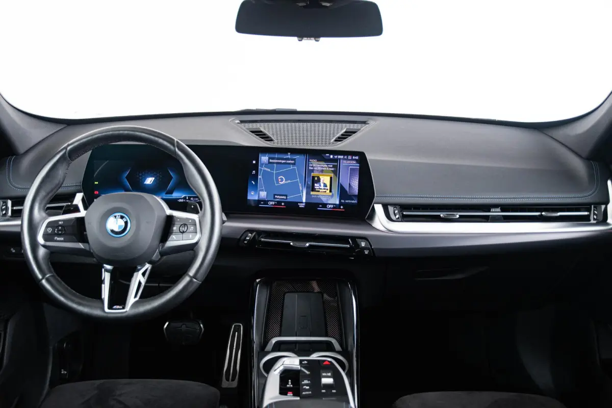 xDrive25e M Sport - Trekhaak - Driving Assistant Plus - Premium Pack - Elektrisch verwarmde voorstoelen - Sportstoelen - Grootlichtassistent -