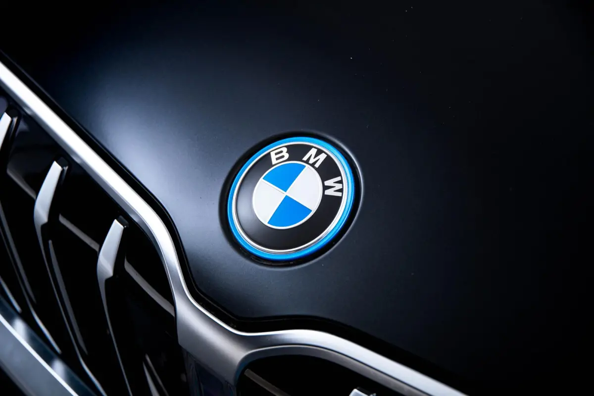 xDrive25e M Sport - Trekhaak - Driving Assistant Plus - Premium Pack - Elektrisch verwarmde voorstoelen - Sportstoelen - Grootlichtassistent -