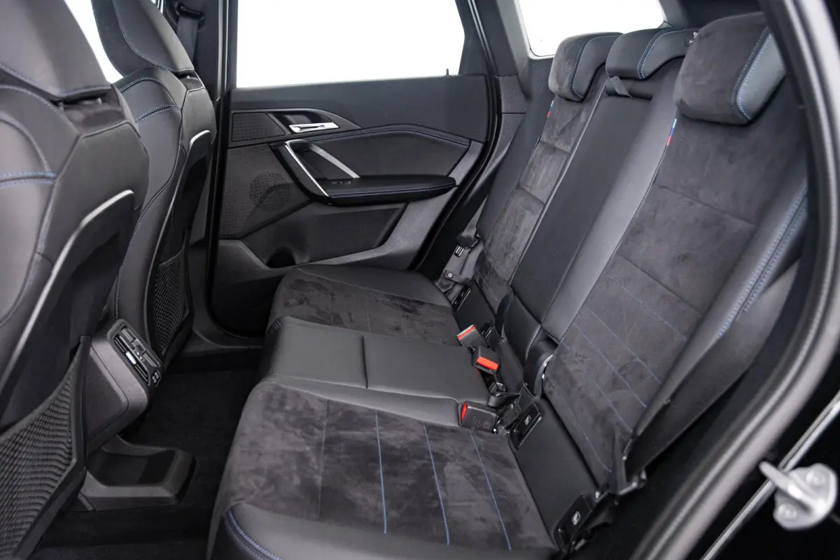 xDrive25e M Sport - Trekhaak - Driving Assistant Plus - Premium Pack - Elektrisch verwarmde voorstoelen - Sportstoelen - Grootlichtassistent -