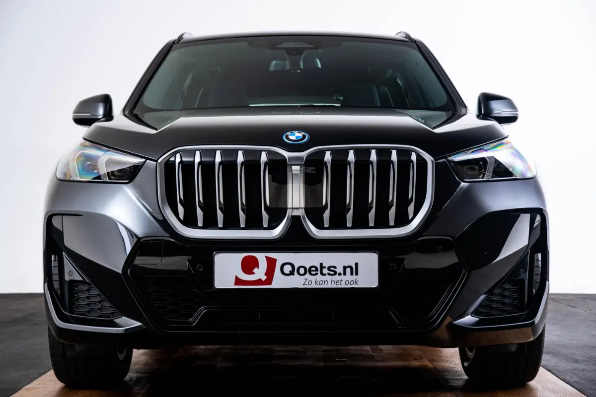 xDrive25e M Sport - Trekhaak - Driving Assistant Plus - Premium Pack - Elektrisch verwarmde voorstoelen - Sportstoelen - Grootlichtassistent -