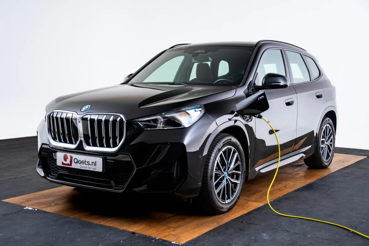 xDrive25e M Sport - Trekhaak - Driving Assistant Plus - Premium Pack - Elektrisch verwarmde voorstoelen - Sportstoelen - Grootlichtassistent -