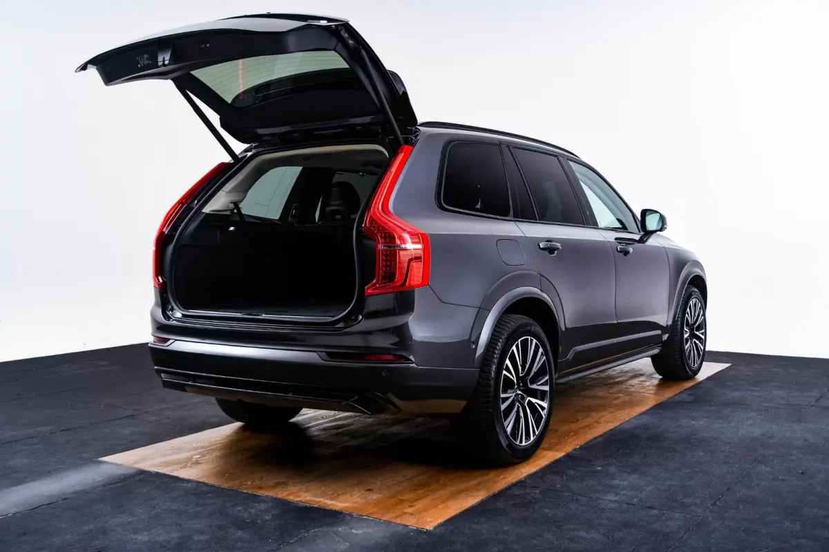 2.0 T8 Plug-in hybrid AWD Ultra Dark Trekhaak - Panoramadak - Adaptieve Cruise Control - Harman Kardon - Head up - Stoelverwarming voor/achter - Zongordijnen achterportieren - Visual Park As