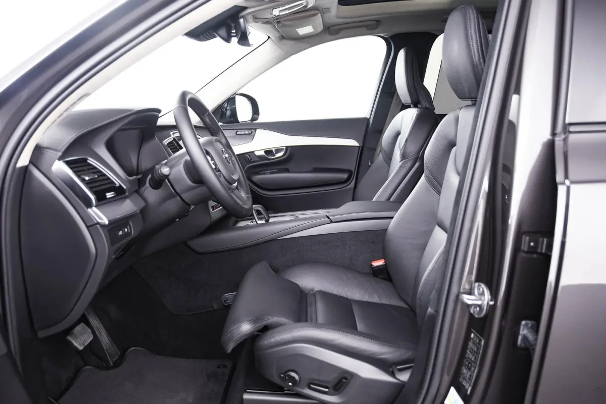2.0 T8 Plug-in hybrid AWD Ultra Dark Trekhaak - Panoramadak - Adaptieve Cruise Control - Harman Kardon - Head up - Stoelverwarming voor/achter - Zongordijnen achterportieren - Visual Park As