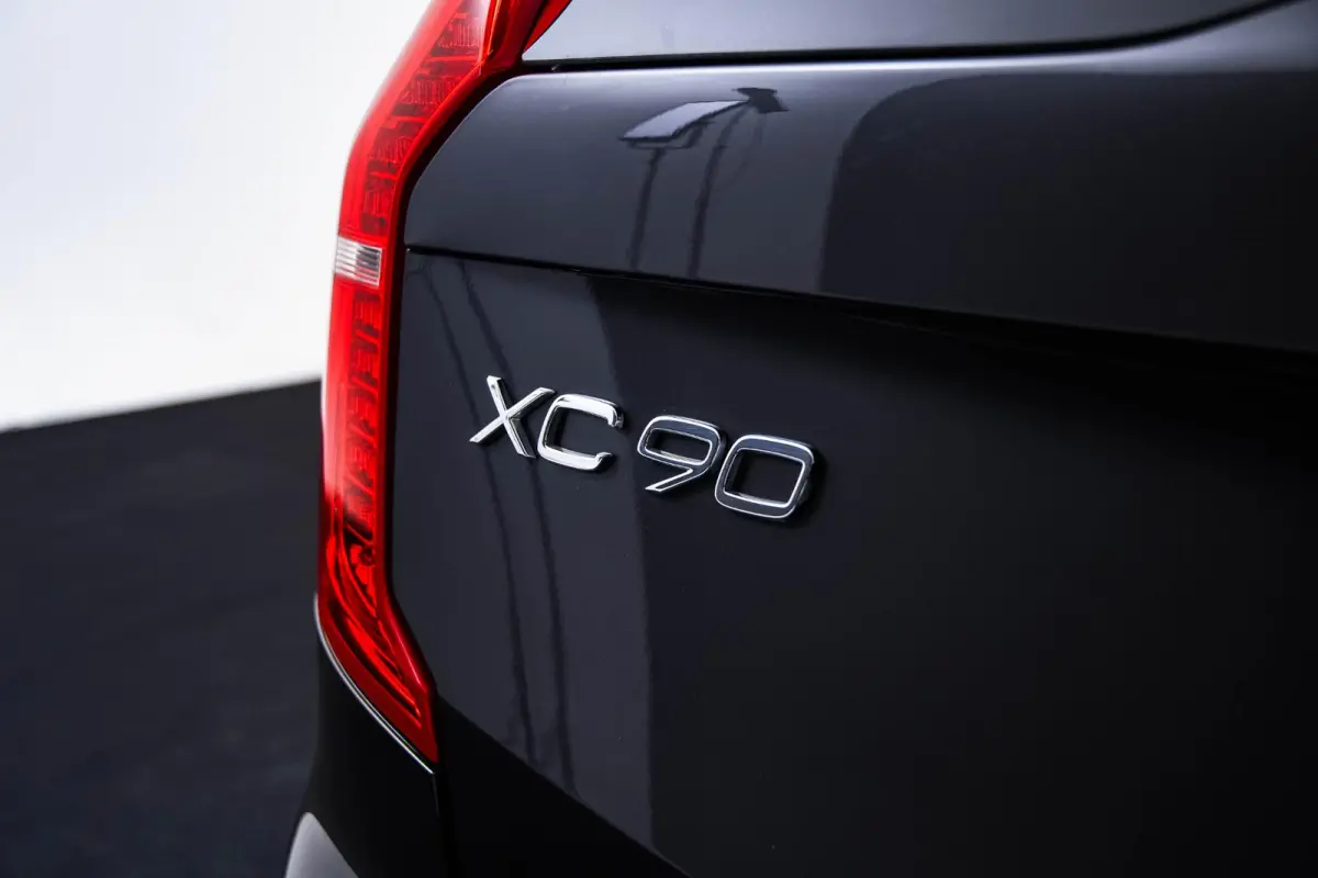 2.0 T8 Plug-in hybrid AWD Ultra Dark Trekhaak - Panoramadak - Adaptieve Cruise Control - Harman Kardon - Head up - Stoelverwarming voor/achter - Zongordijnen achterportieren - Visual Park As